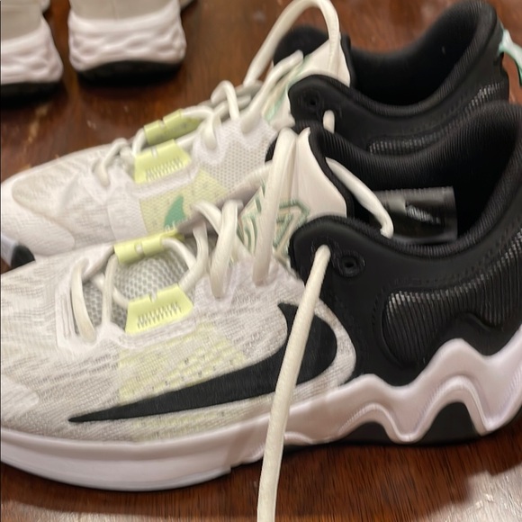 Nike White and Black Sneakers Modern Design ---Giannis Anttokoumpo #34. Like new - Picture 2 of 6